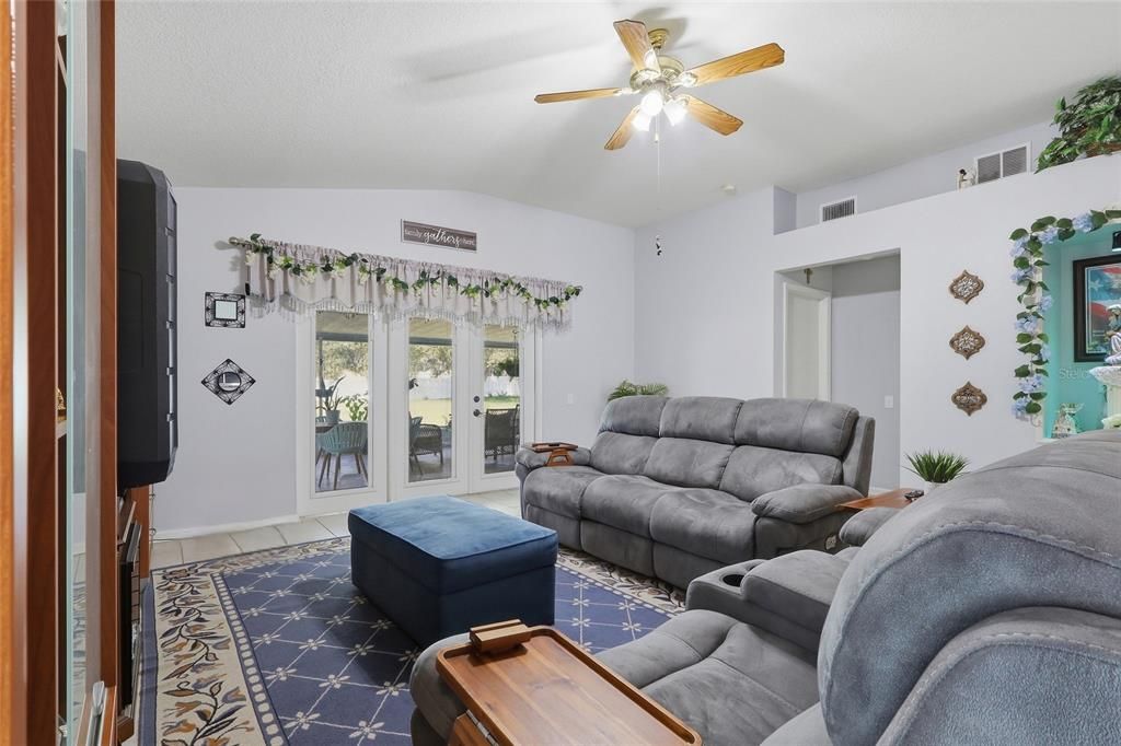 For Sale: $390,000 (3 beds, 2 baths, 1832 Square Feet)