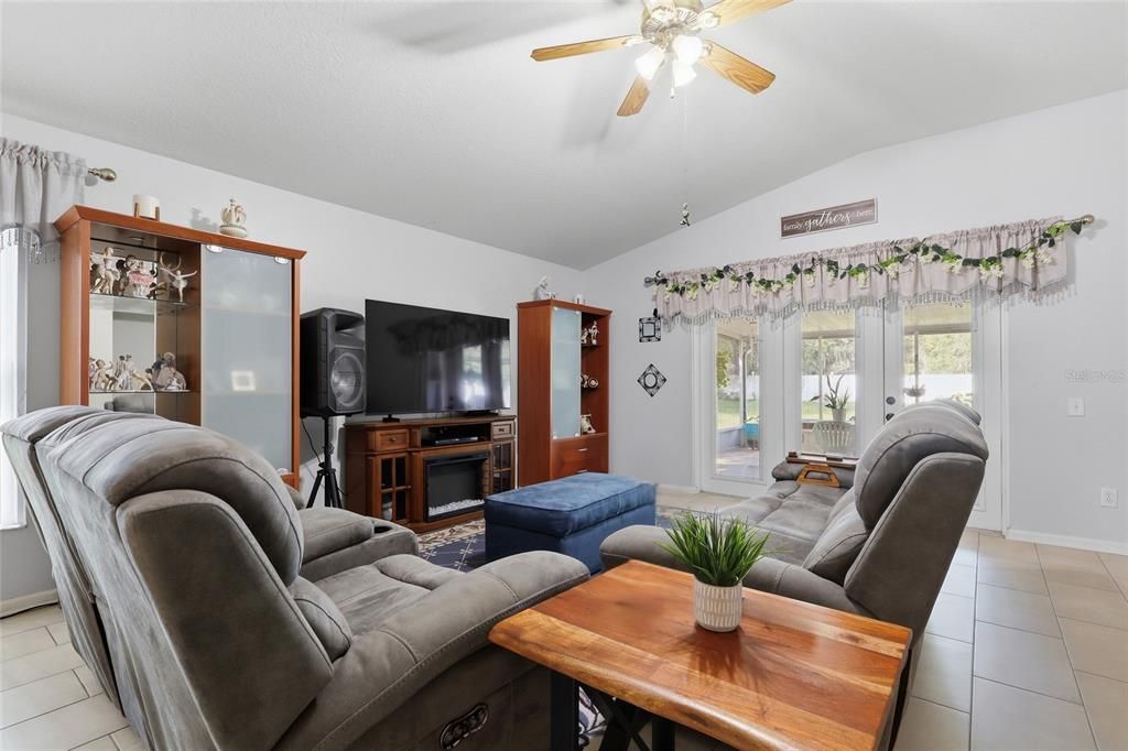 For Sale: $390,000 (3 beds, 2 baths, 1832 Square Feet)