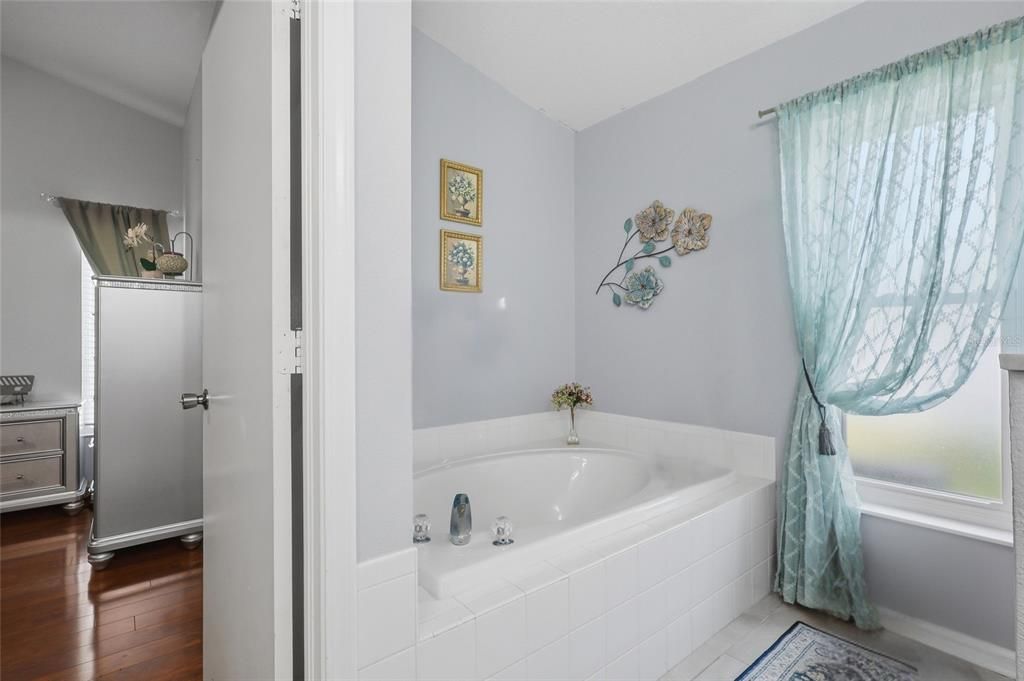 For Sale: $390,000 (3 beds, 2 baths, 1832 Square Feet)