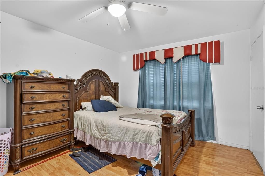 En Venta: $389,900 (4 camas, 3 baños, 1812 Pies cuadrados)