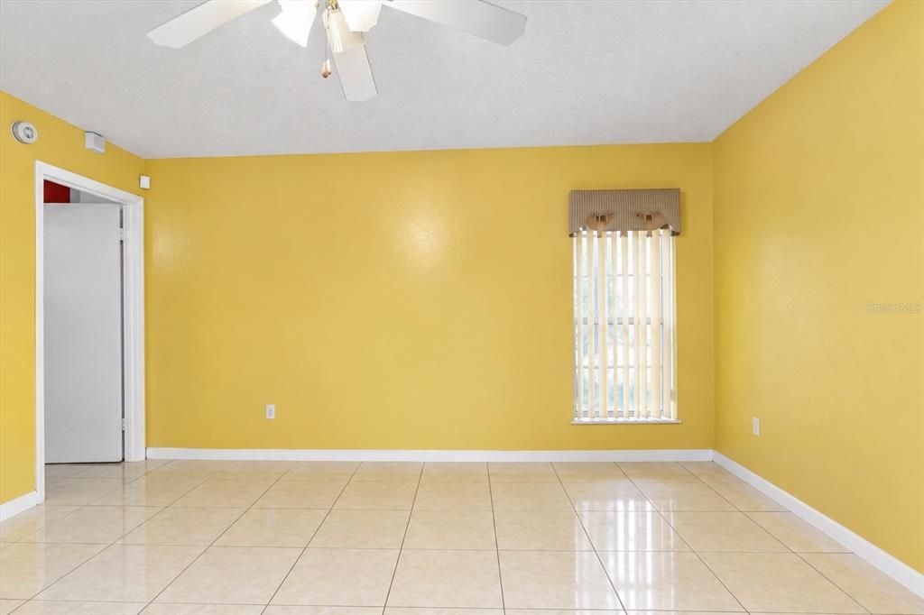 En Venta: $389,900 (4 camas, 3 baños, 1812 Pies cuadrados)