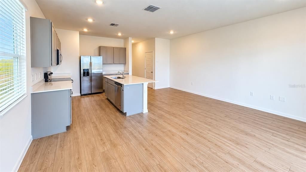 For Rent: $1,900 (3 beds, 2 baths, 1689 Square Feet)