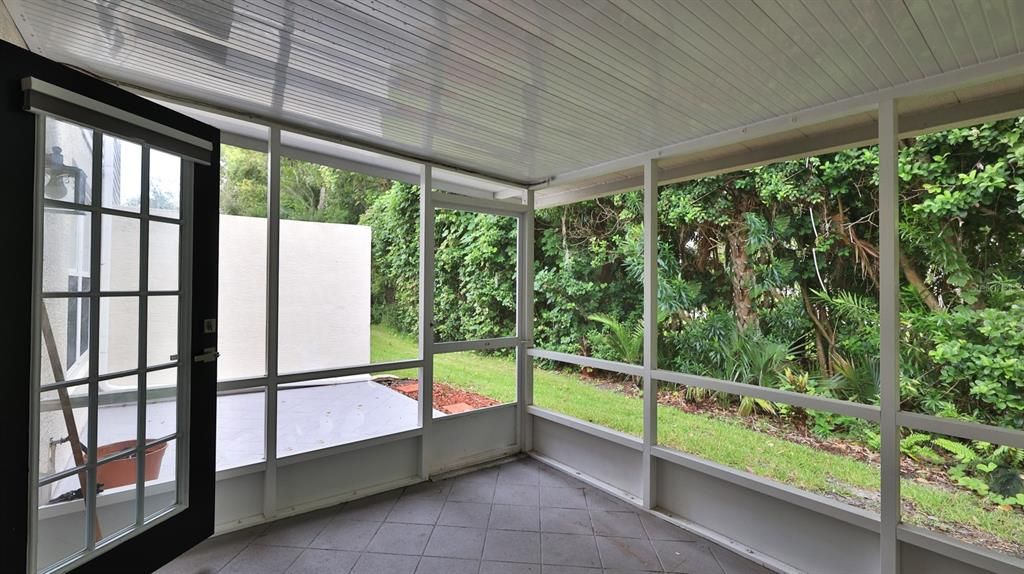 For Sale: $225,000 (2 beds, 2 baths, 1307 Square Feet)