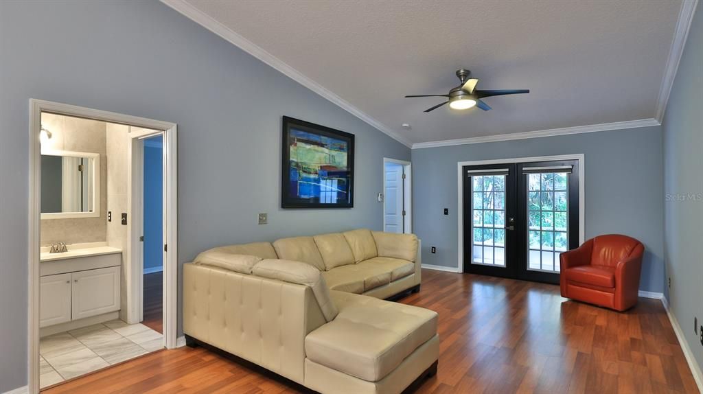 For Sale: $225,000 (2 beds, 2 baths, 1307 Square Feet)