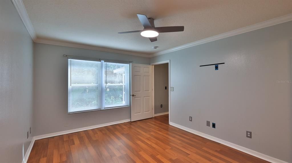 For Sale: $225,000 (2 beds, 2 baths, 1307 Square Feet)