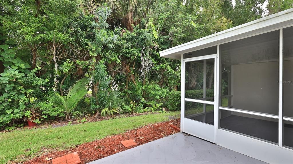 For Sale: $225,000 (2 beds, 2 baths, 1307 Square Feet)