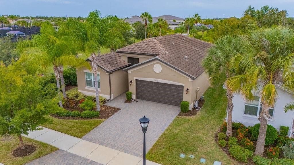 На продажу: $379,900 (2 спален, 2 ванн, 1686 Квадратных фут)
