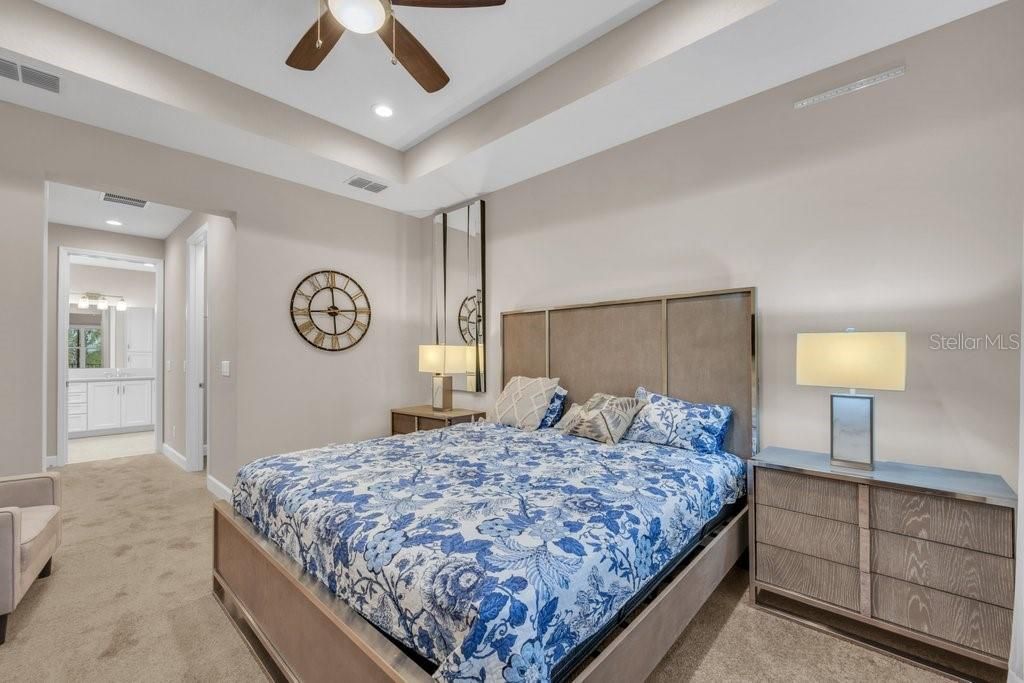 На продажу: $379,900 (2 спален, 2 ванн, 1686 Квадратных фут)
