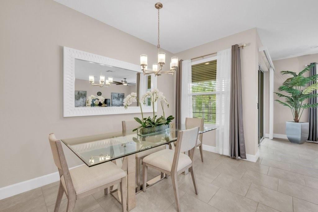 На продажу: $379,900 (2 спален, 2 ванн, 1686 Квадратных фут)