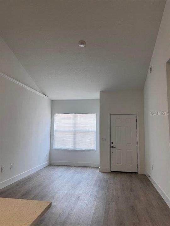 For Rent: $1,500 (3 beds, 2 baths, 1056 Square Feet)