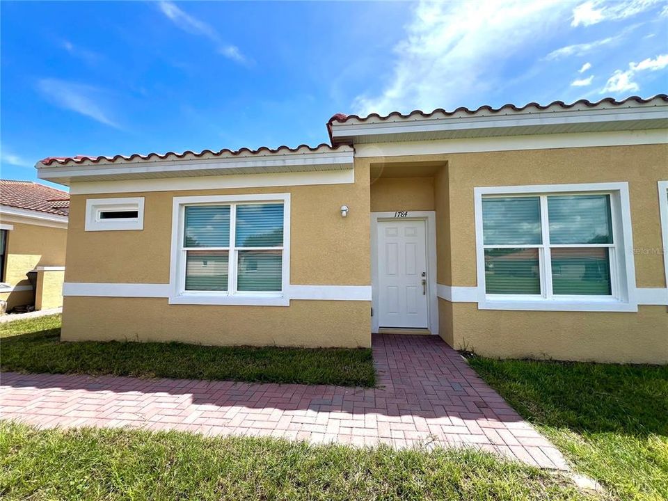For Rent: $1,500 (3 beds, 2 baths, 1056 Square Feet)