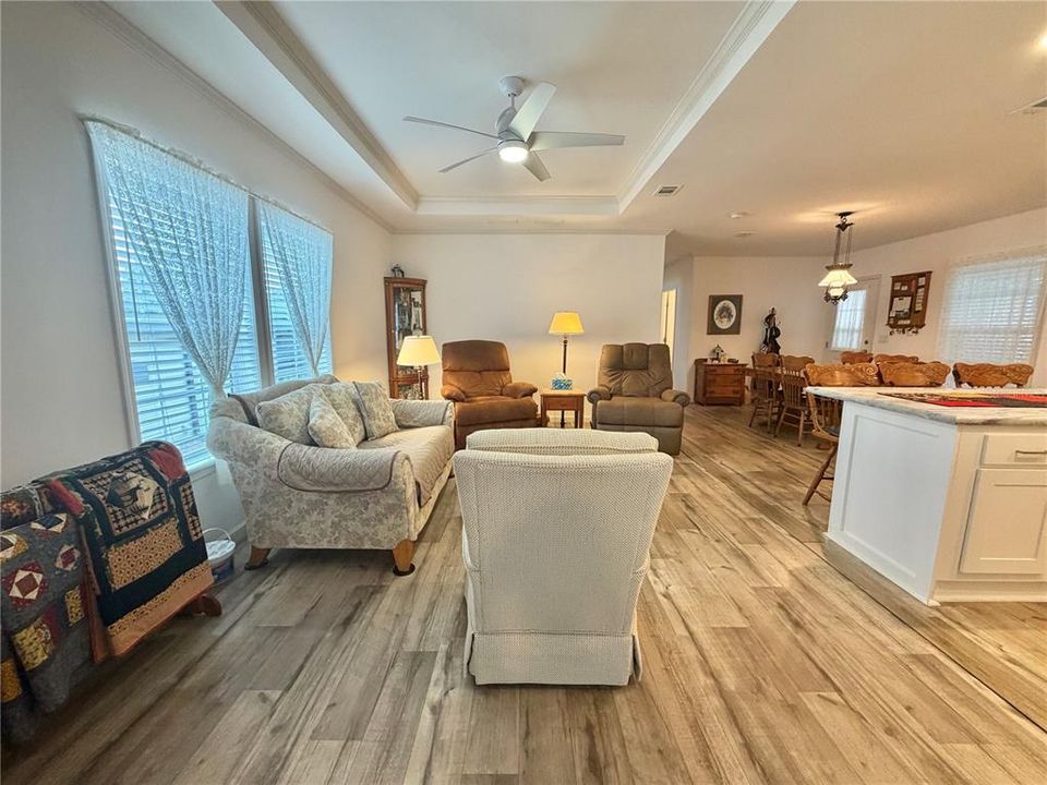 На продажу: $255,000 (2 спален, 2 ванн, 1392 Квадратных фут)