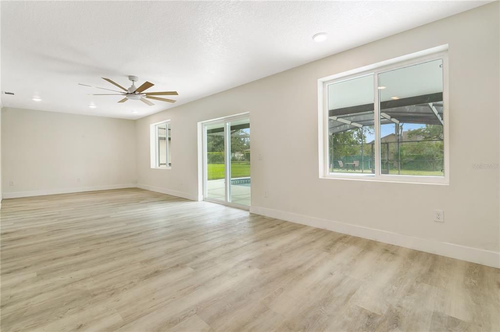 En Venta: $589,900 (4 camas, 2 baños, 2050 Pies cuadrados)