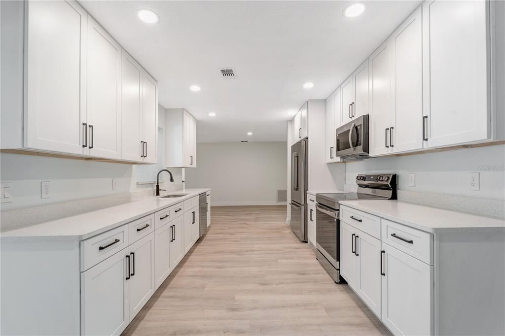 En Venta: $589,900 (4 camas, 2 baños, 2050 Pies cuadrados)