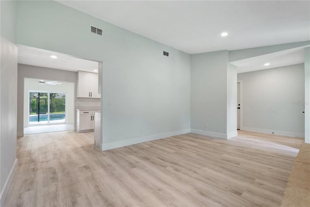 En Venta: $589,900 (4 camas, 2 baños, 2050 Pies cuadrados)