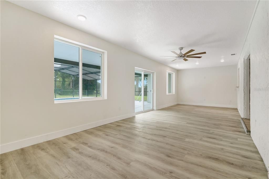 En Venta: $589,900 (4 camas, 2 baños, 2050 Pies cuadrados)