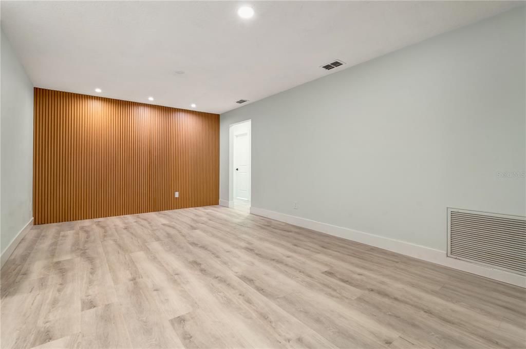 En Venta: $589,900 (4 camas, 2 baños, 2050 Pies cuadrados)