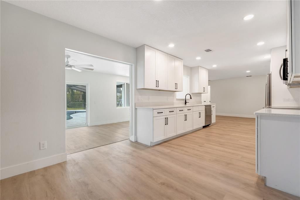 En Venta: $589,900 (4 camas, 2 baños, 2050 Pies cuadrados)