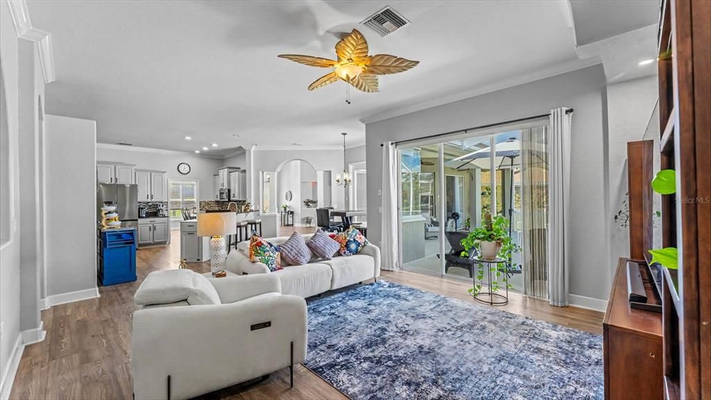 En Venta: $525,000 (4 camas, 3 baños, 2440 Pies cuadrados)
