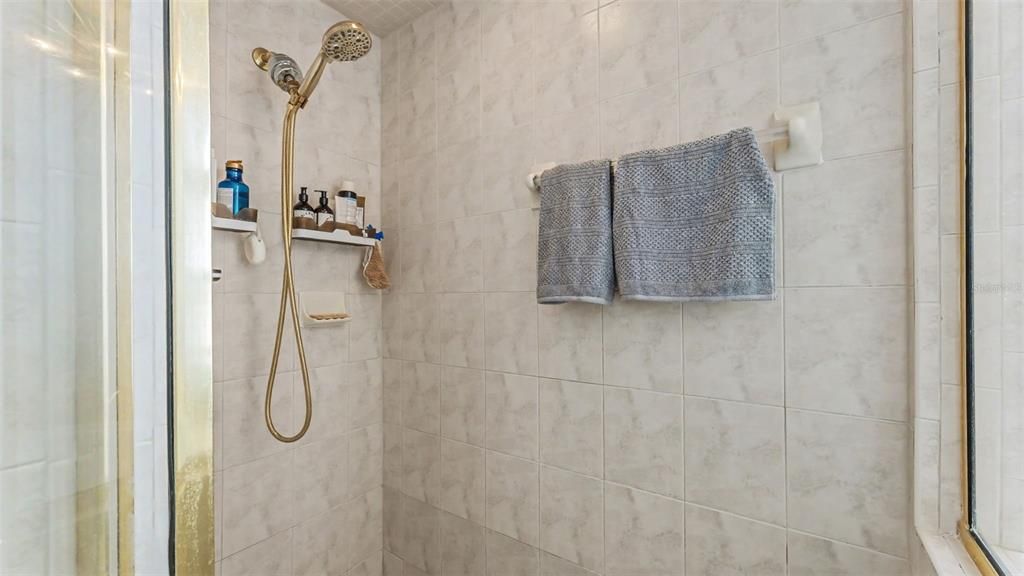 En Venta: $525,000 (4 camas, 3 baños, 2440 Pies cuadrados)