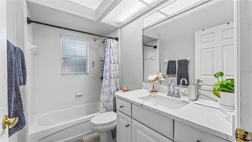 En Venta: $525,000 (4 camas, 3 baños, 2440 Pies cuadrados)