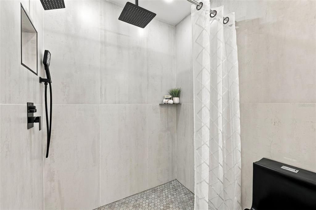 En Venta: $549,900 (4 camas, 3 baños, 1620 Pies cuadrados)