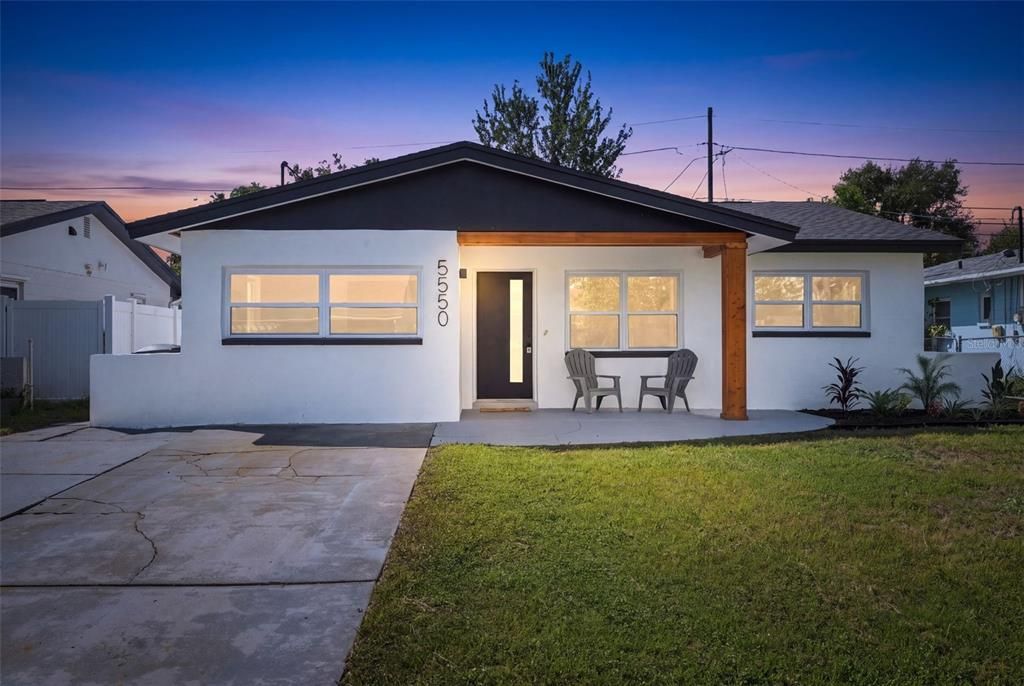 En Venta: $549,900 (4 camas, 3 baños, 1620 Pies cuadrados)