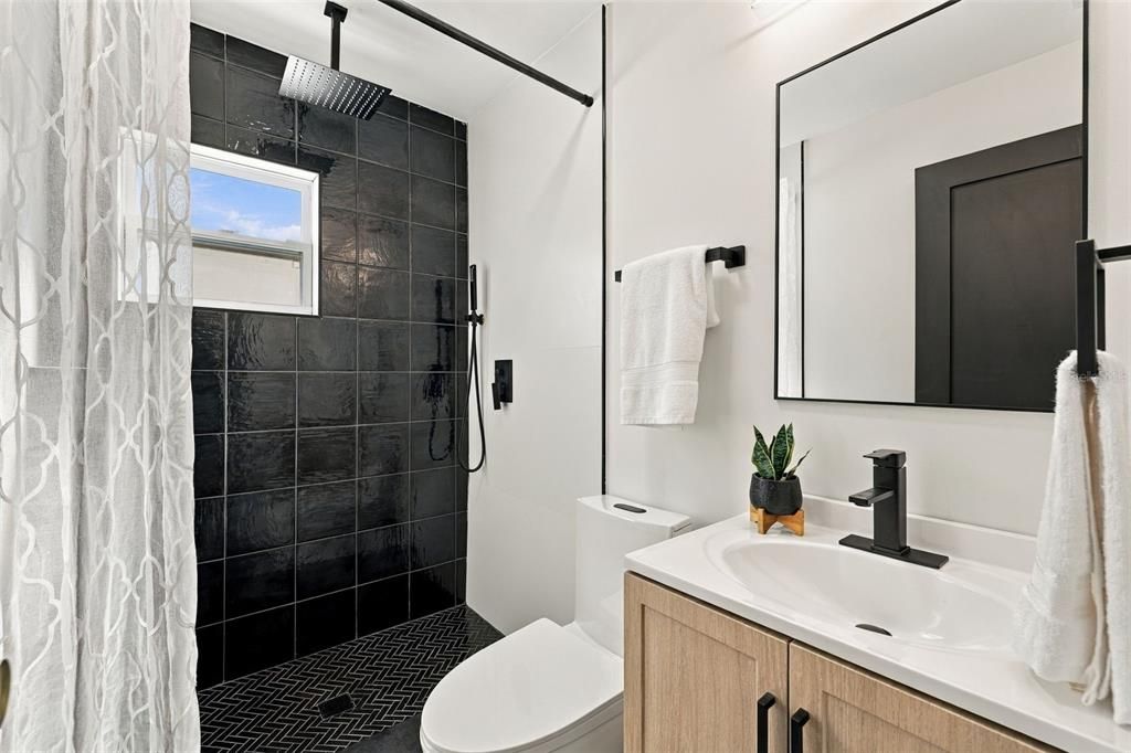 En Venta: $549,900 (4 camas, 3 baños, 1620 Pies cuadrados)