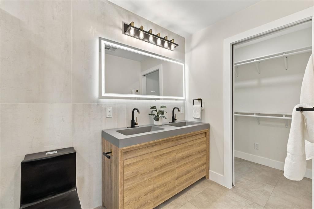 En Venta: $549,900 (4 camas, 3 baños, 1620 Pies cuadrados)