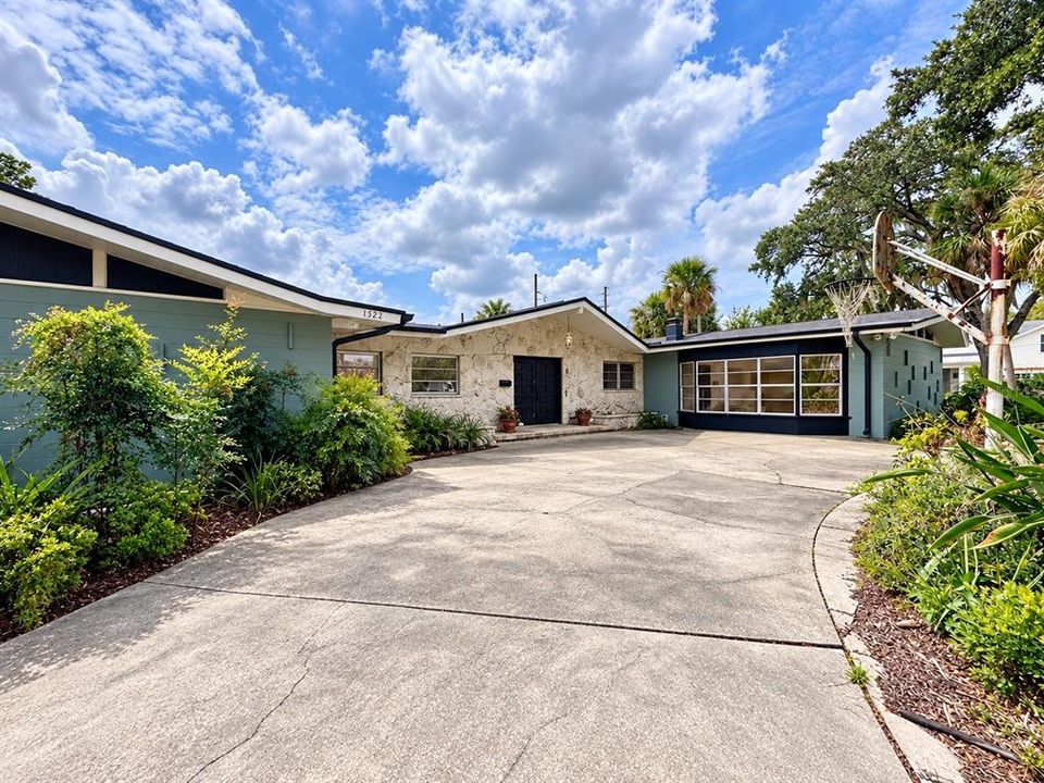 For Sale: $650,000 (5 beds, 3 baths, 3479 Square Feet)