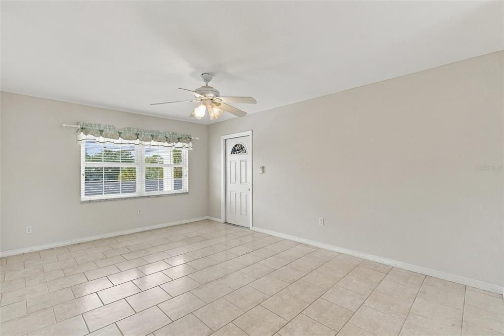 For Sale: $95,000 (2 beds, 2 baths, 919 Square Feet)