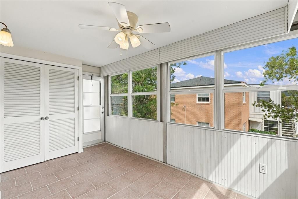For Sale: $95,000 (2 beds, 2 baths, 919 Square Feet)
