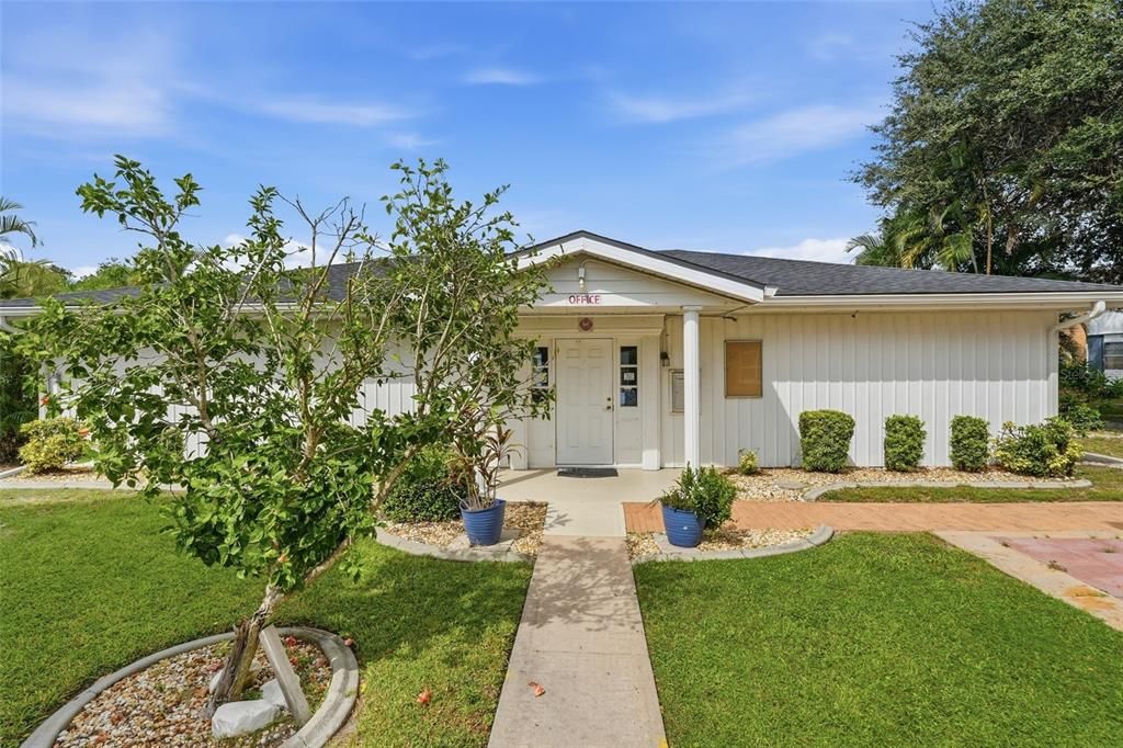 For Sale: $95,000 (2 beds, 2 baths, 919 Square Feet)