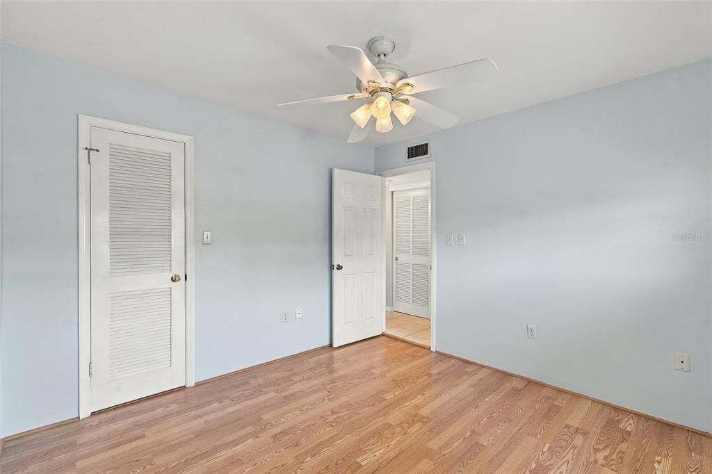 For Sale: $95,000 (2 beds, 2 baths, 919 Square Feet)