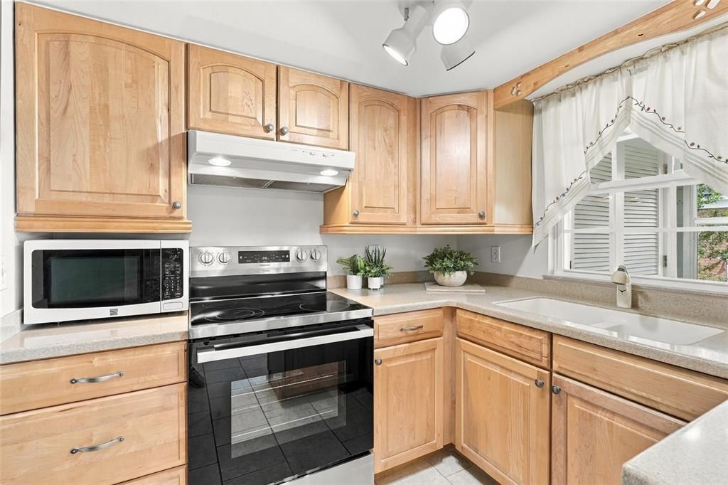 For Sale: $95,000 (2 beds, 2 baths, 919 Square Feet)