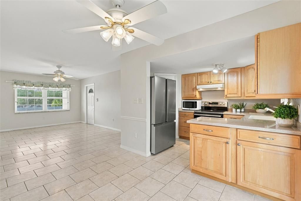 For Sale: $95,000 (2 beds, 2 baths, 919 Square Feet)