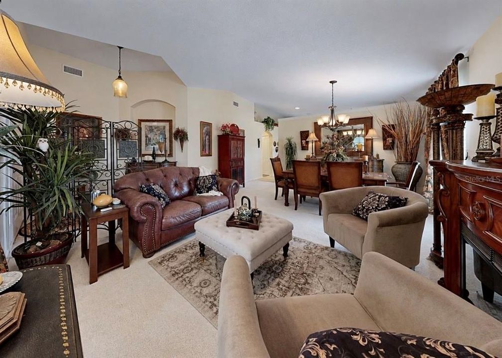 En Venta: $325,000 (4 camas, 2 baños, 2010 Pies cuadrados)