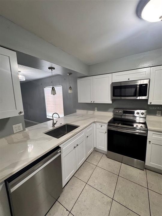 В аренду: $1,650 (2 спален, 2 ванн, 948 Квадратных фут)