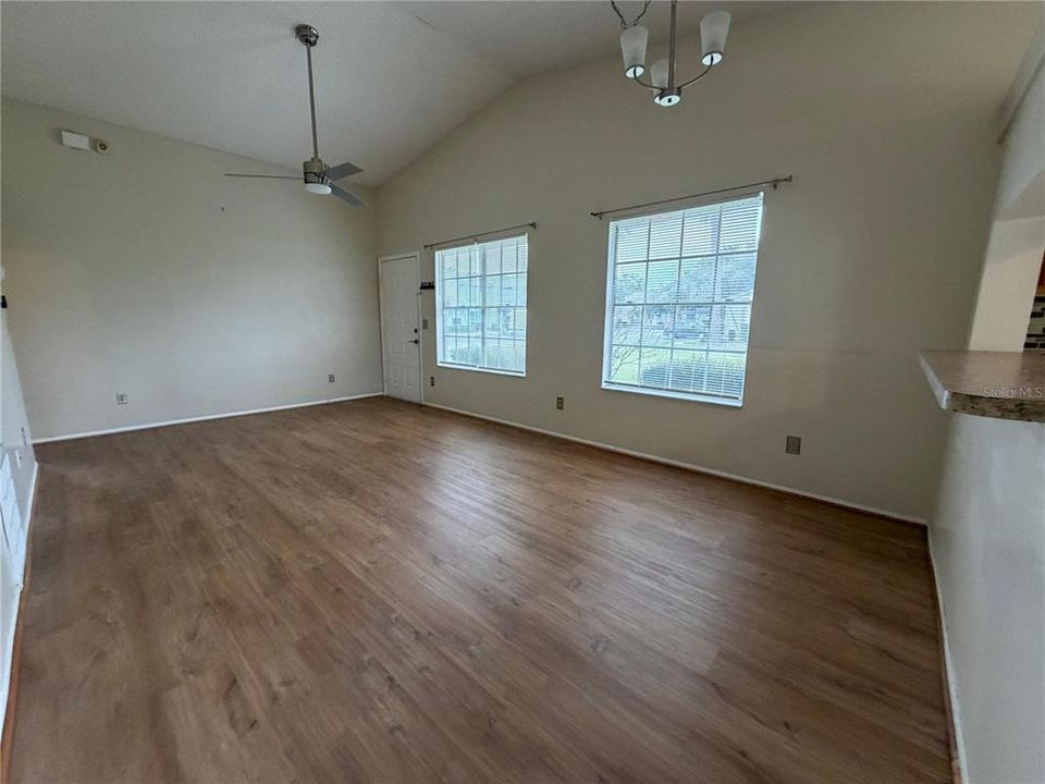 В аренду: $1,800 (3 спален, 2 ванн, 1056 Квадратных фут)
