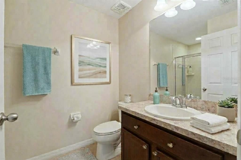 En Venta: $399,000 (3 camas, 3 baños, 1932 Pies cuadrados)