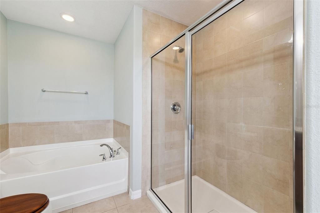 En Venta: $399,000 (3 camas, 3 baños, 1932 Pies cuadrados)