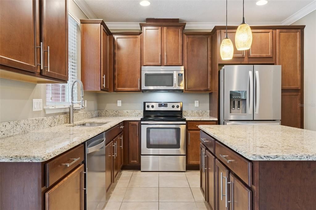 En Venta: $399,000 (3 camas, 3 baños, 1932 Pies cuadrados)