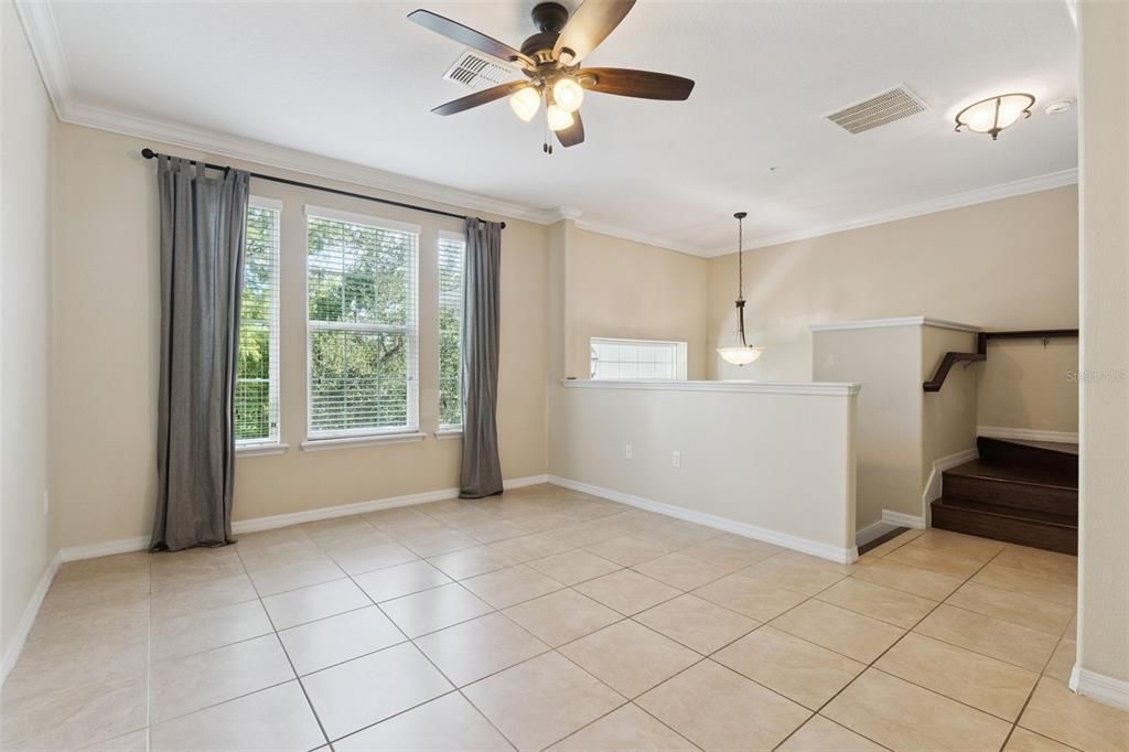 En Venta: $399,000 (3 camas, 3 baños, 1932 Pies cuadrados)