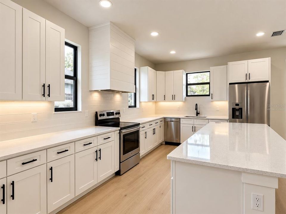 For Sale: $714,900 (3 beds, 3 baths, 2188 Square Feet)