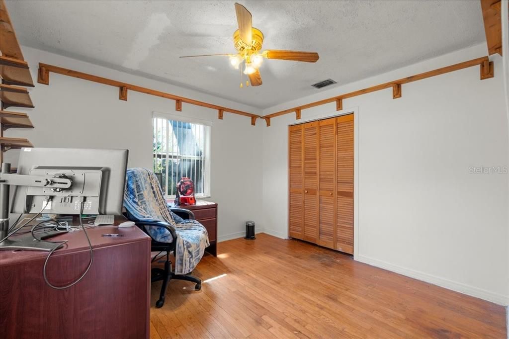 En Venta: $320,000 (3 camas, 2 baños, 1566 Pies cuadrados)