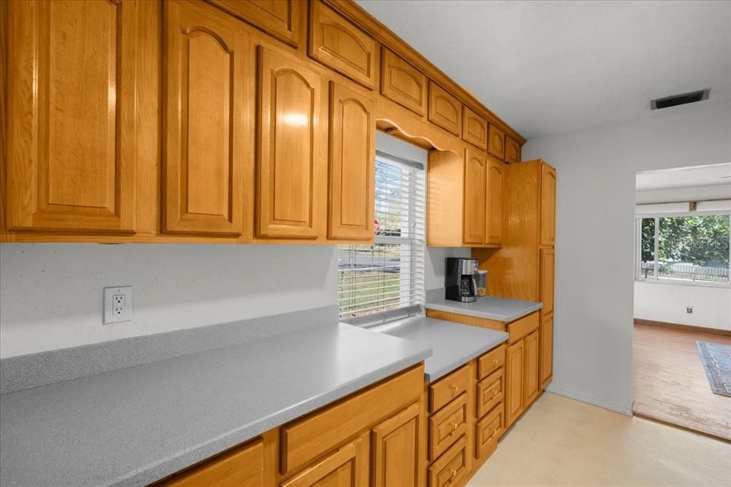 En Venta: $320,000 (3 camas, 2 baños, 1566 Pies cuadrados)