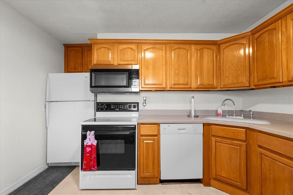 En Venta: $320,000 (3 camas, 2 baños, 1566 Pies cuadrados)