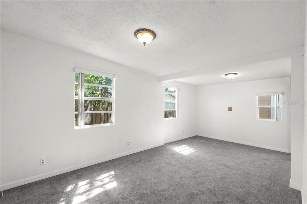 En Venta: $320,000 (3 camas, 2 baños, 1566 Pies cuadrados)