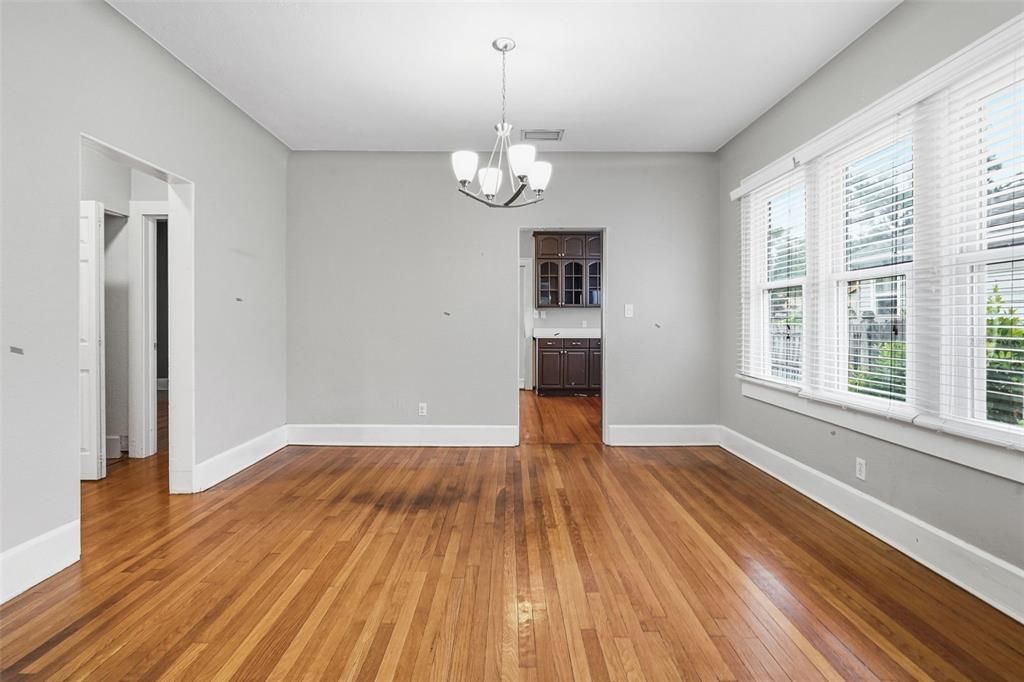 En Venta: $449,900 (3 camas, 1 baños, 1114 Pies cuadrados)