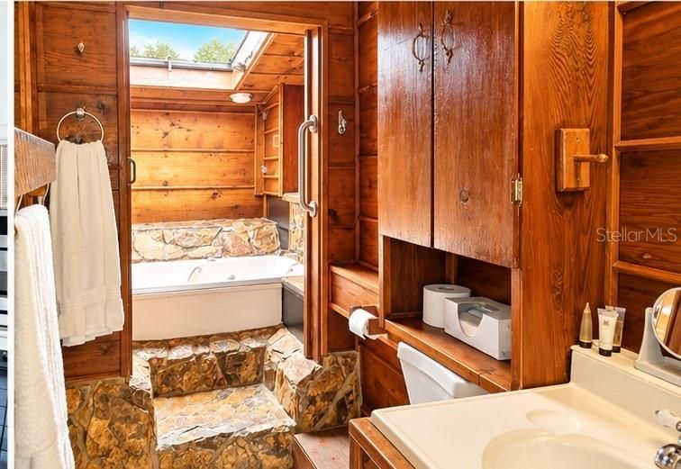 For Sale: $175,000 (2 beds, 1 baths, 1408 Square Feet)